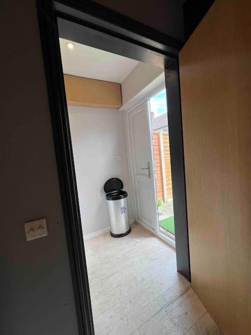 Newly Built Large Garden Ensuite Guest Studio Borehamwood Exteriér fotografie