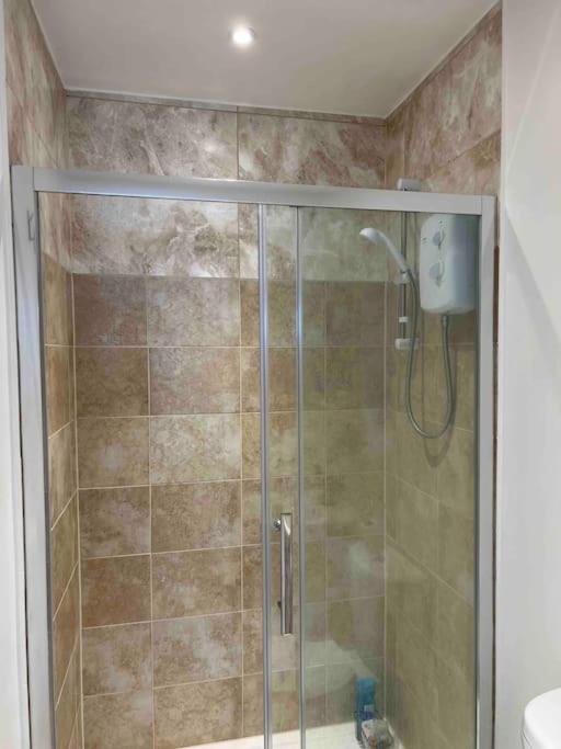 Newly Built Large Garden Ensuite Guest Studio Borehamwood Exteriér fotografie