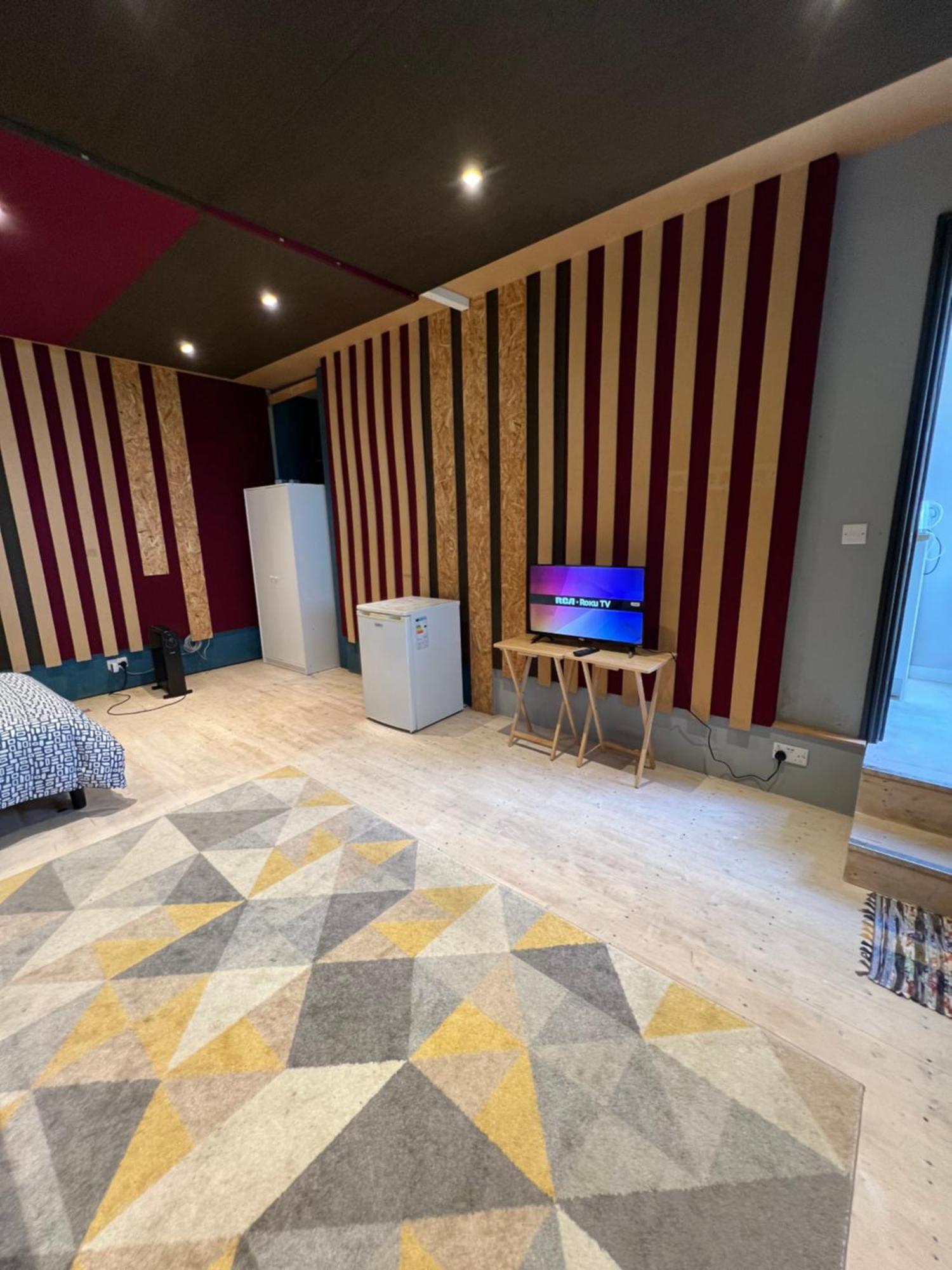 Newly Built Large Garden Ensuite Guest Studio Borehamwood Exteriér fotografie